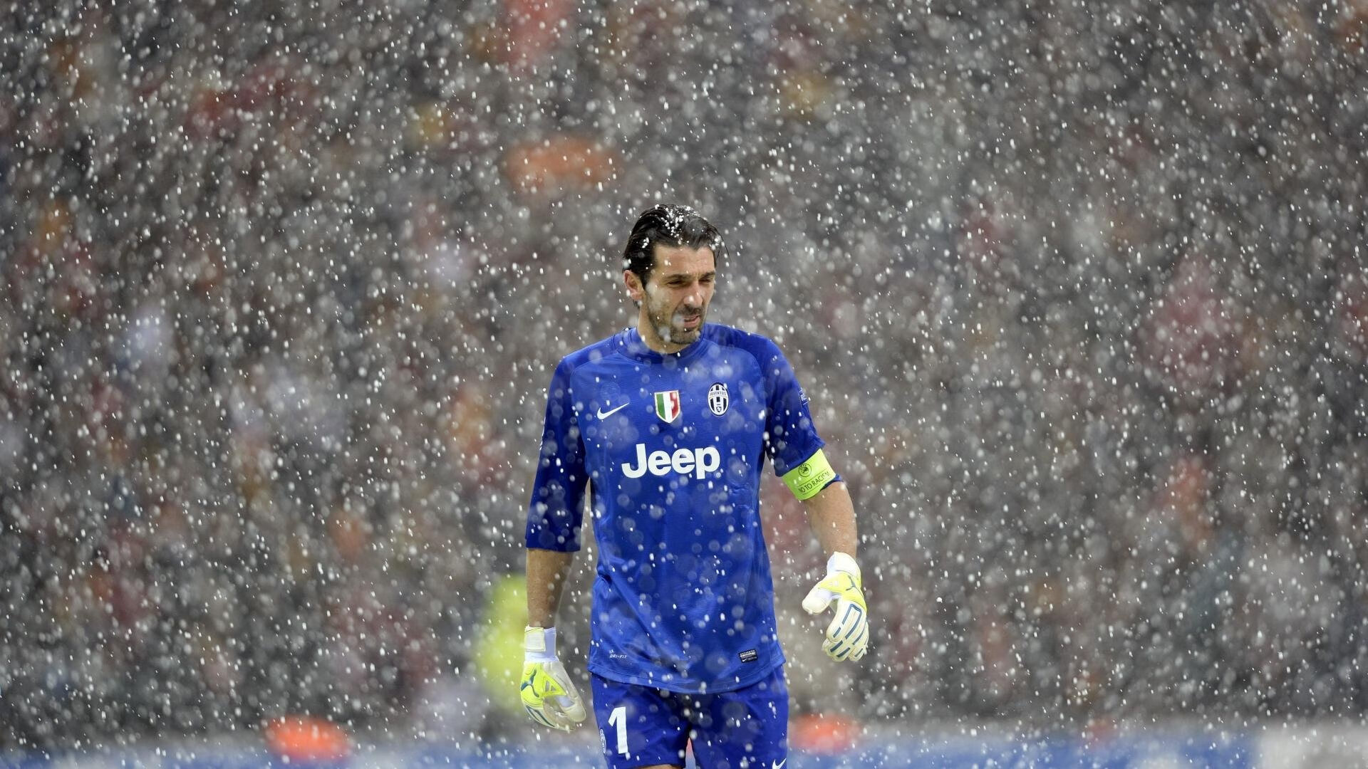 Kaiyun APP-贝尔哈德·福特：场上决策能力让全黑队进攻更加精准，贝尔福特现如今的妻子